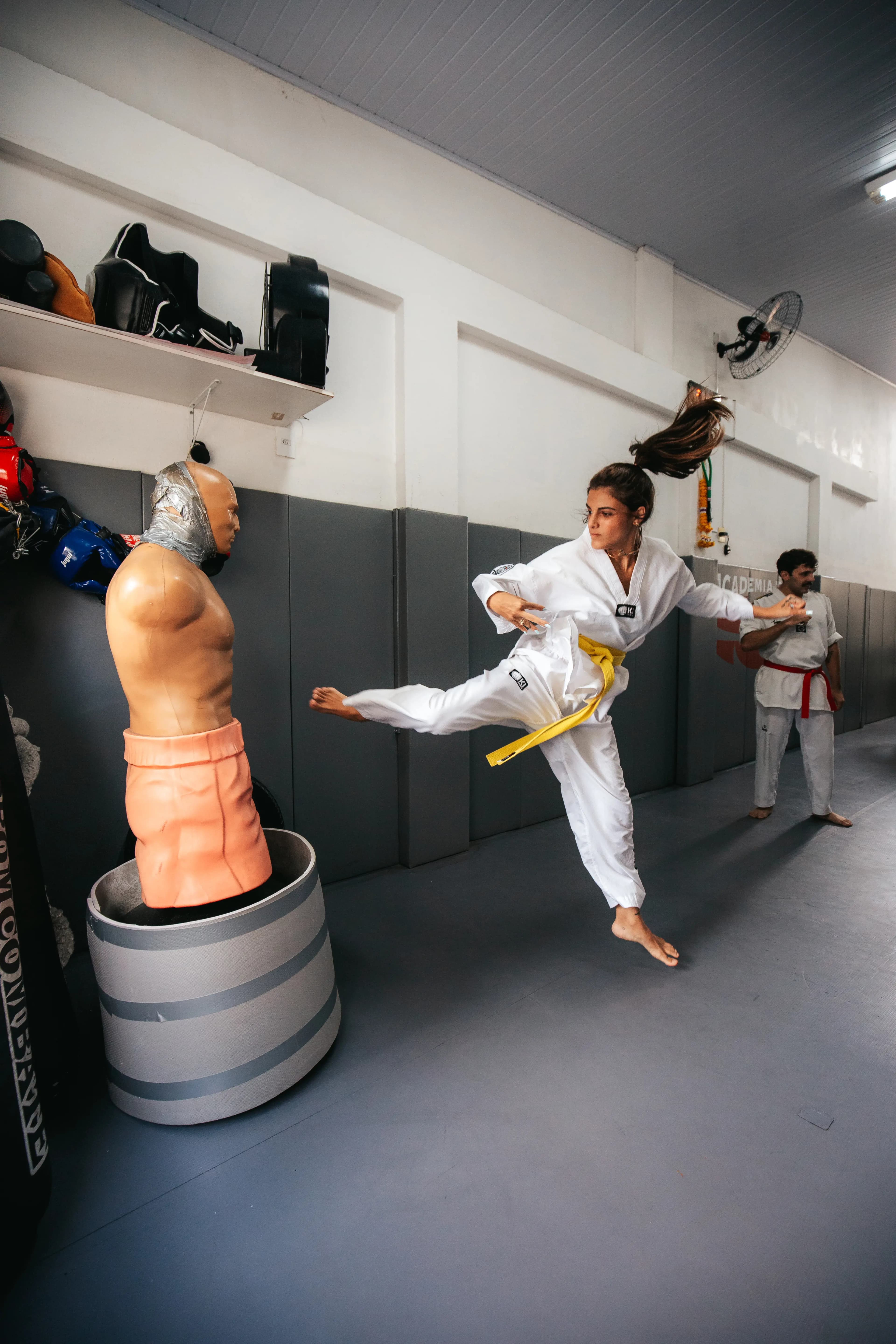 Paola - Faixa Amarela — verso